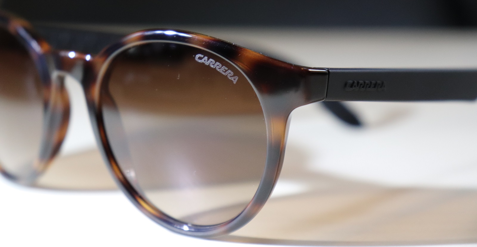 Beperking half acht Gasvormig Hoe herken je een neppe Carrera zonnebril? | Lentiamo